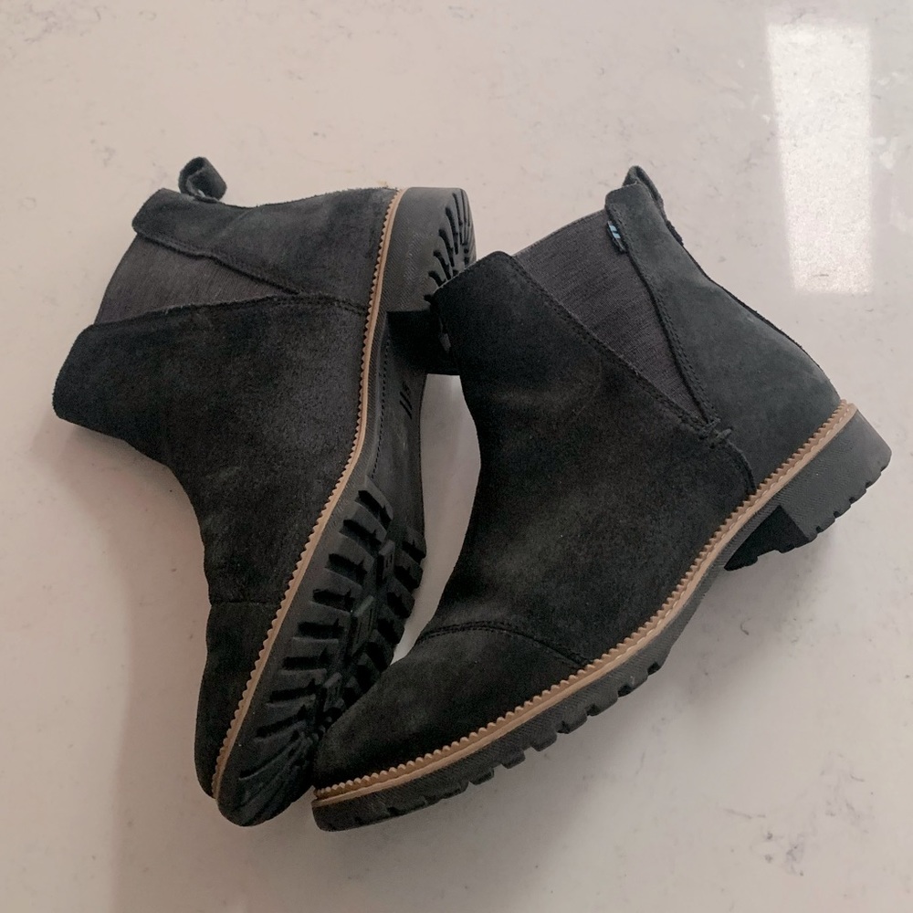 Toms women’s chelsea boot *Size 7*